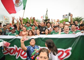 ¡GANÓ MÉXICO! Festeja Eduardo Ramírez con afición chiapaneca