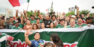 ¡GANÓ MÉXICO! Festeja Eduardo Ramírez con afición chiapaneca