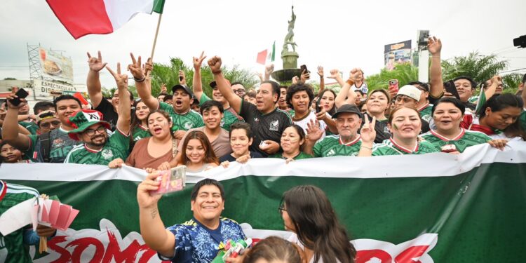 ¡GANÓ MÉXICO! Festeja Eduardo Ramírez con afición chiapaneca