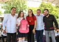 EDUARDO RAMÍREZ AGUILAR. Llevó mochilas y anunció bicicletas para 75 secundarias de Tapachula