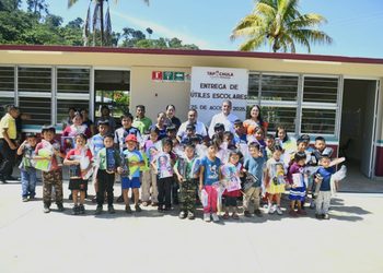 Invertir en la educación es invertir en Tapachula: Yamil Melgar.