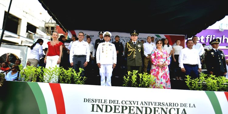 ENCABEZA YAMIL MELGAR DESFILE POR LA INDEPENDENCIA DE MÉXICO