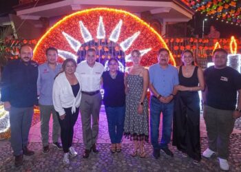 Inauguran decoración conmemorativa al Día de Muertos en Parque Bicentenario